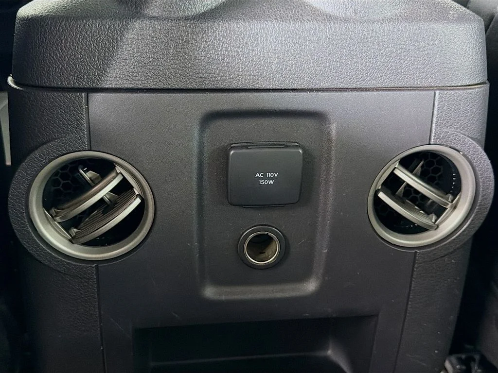 Used 2016 Silver Ford Platinum image 22