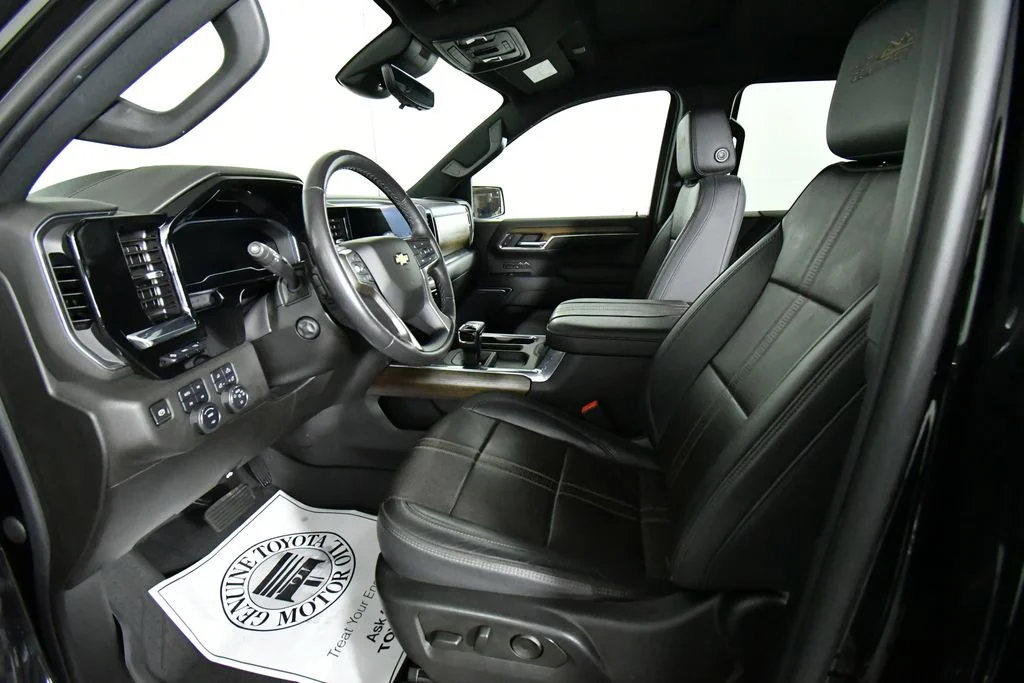 Used 2023 Black Chevrolet High Country image 5