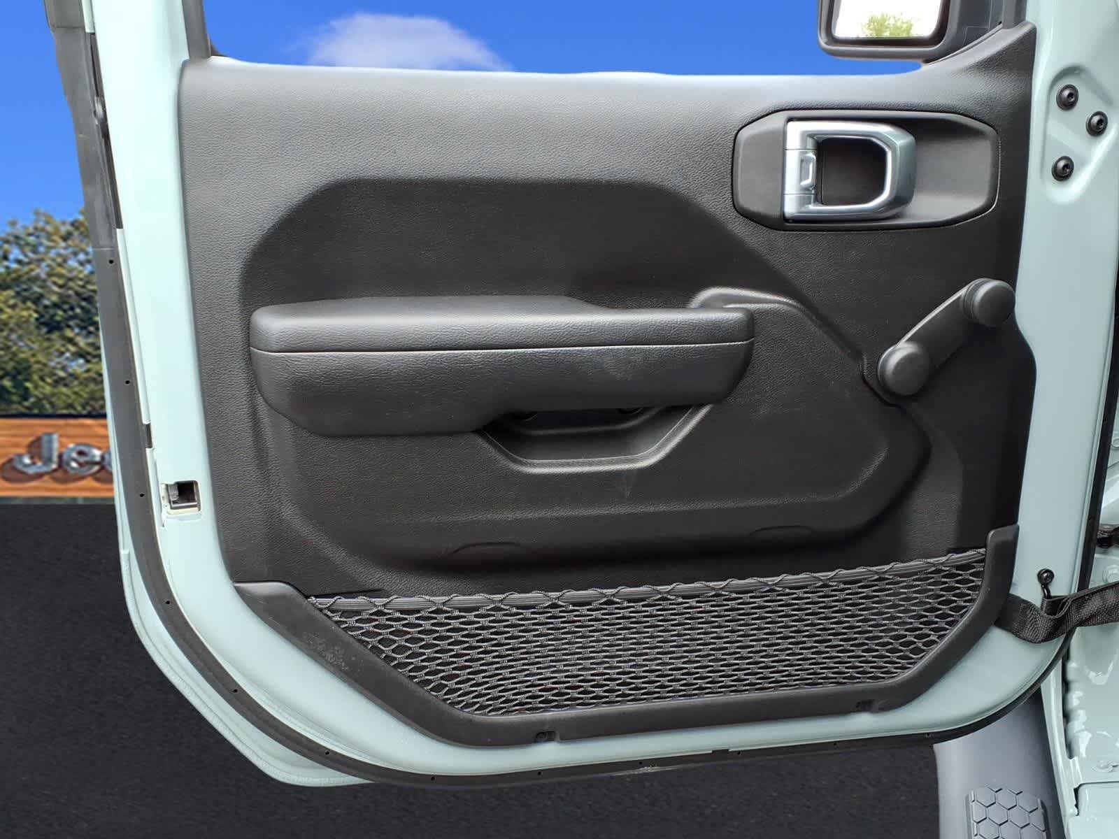 Used 2024 Earl Clearcoat Jeep Sport image 11