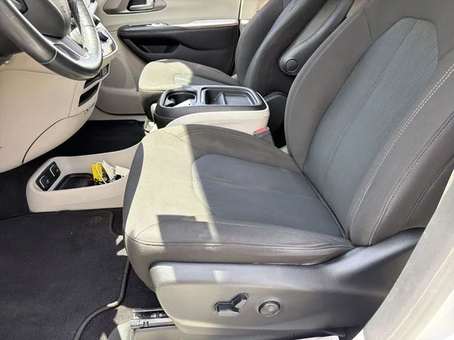 Used 2020 White Chrysler Touring image 21
