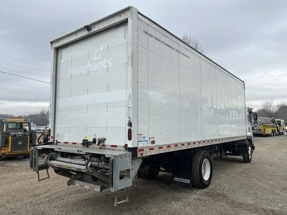 Used 2023 White Isuzu  image 7