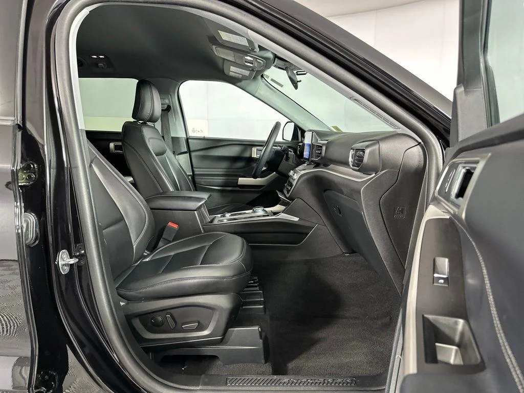Used 2024 Black Metallic Ford XLT image 30