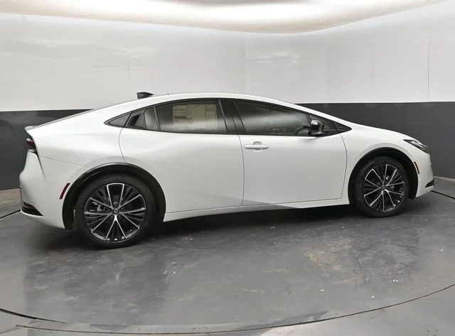 New 2026 Wind Chill Pearl <sup>1</sup> Toyota  XLE image 8