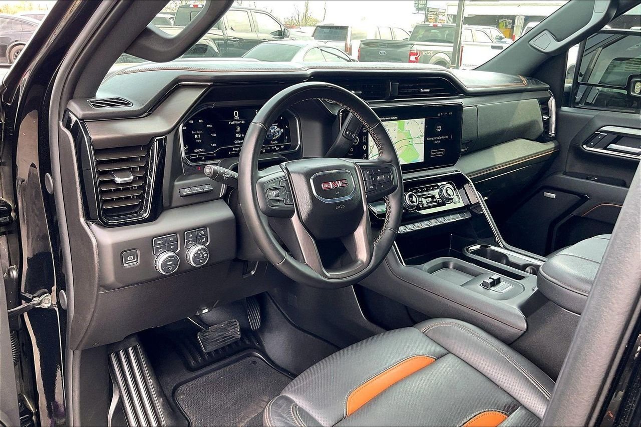 Used 2025 Onyx Black GMC 4WD Crew Cab Standard Bed AT4 image 19
