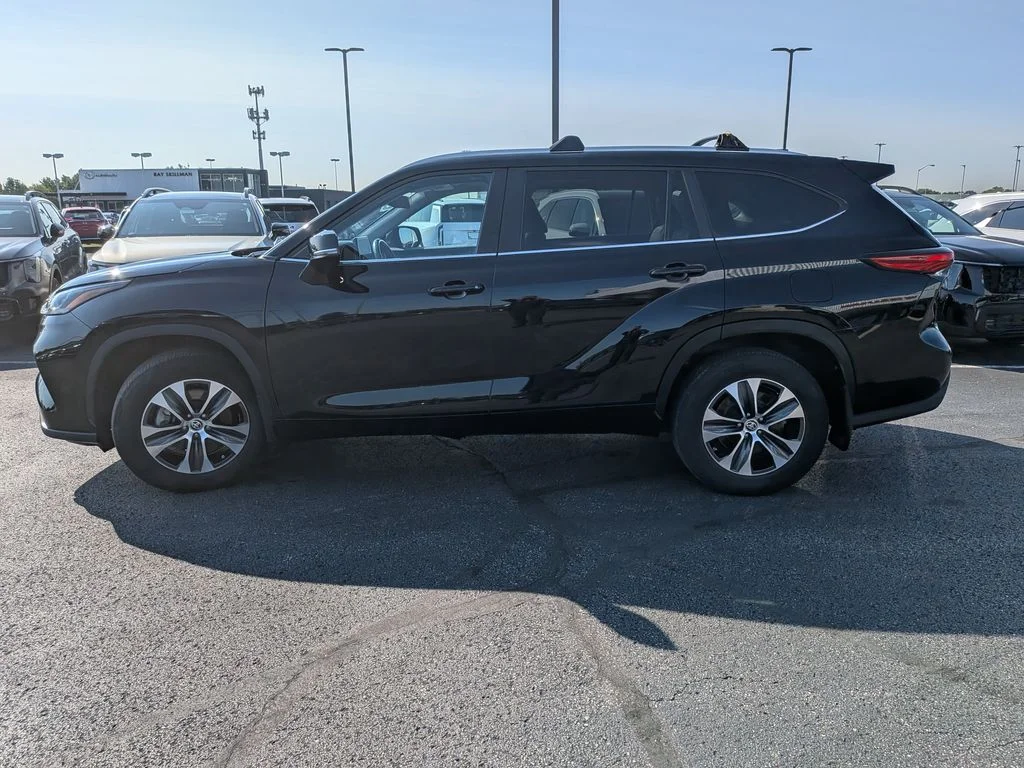 Used 2023 Midnight Black Metallic Toyota XLE image 4