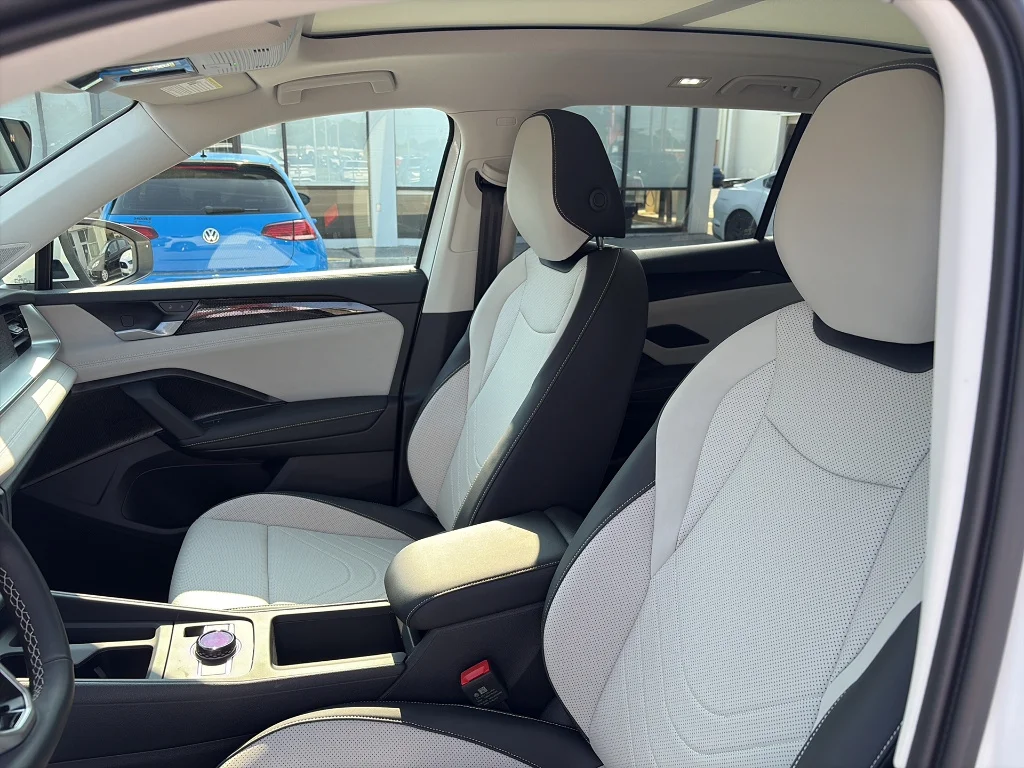 2025 Volkswagen Tiguan SE - Photo 14