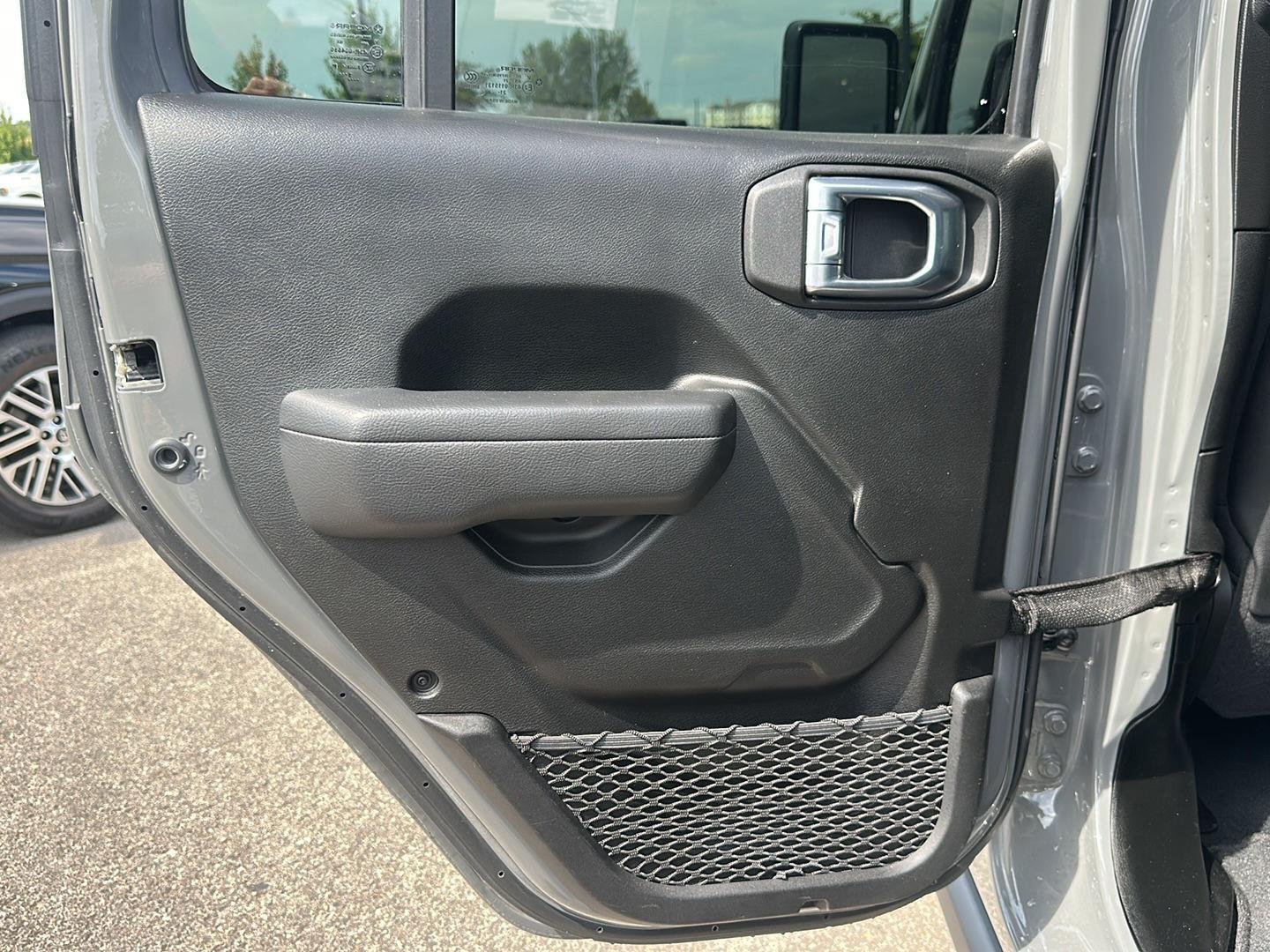 Used 2022 Sting-Gray Clearcoat Jeep Unlimited Rubicon image 30