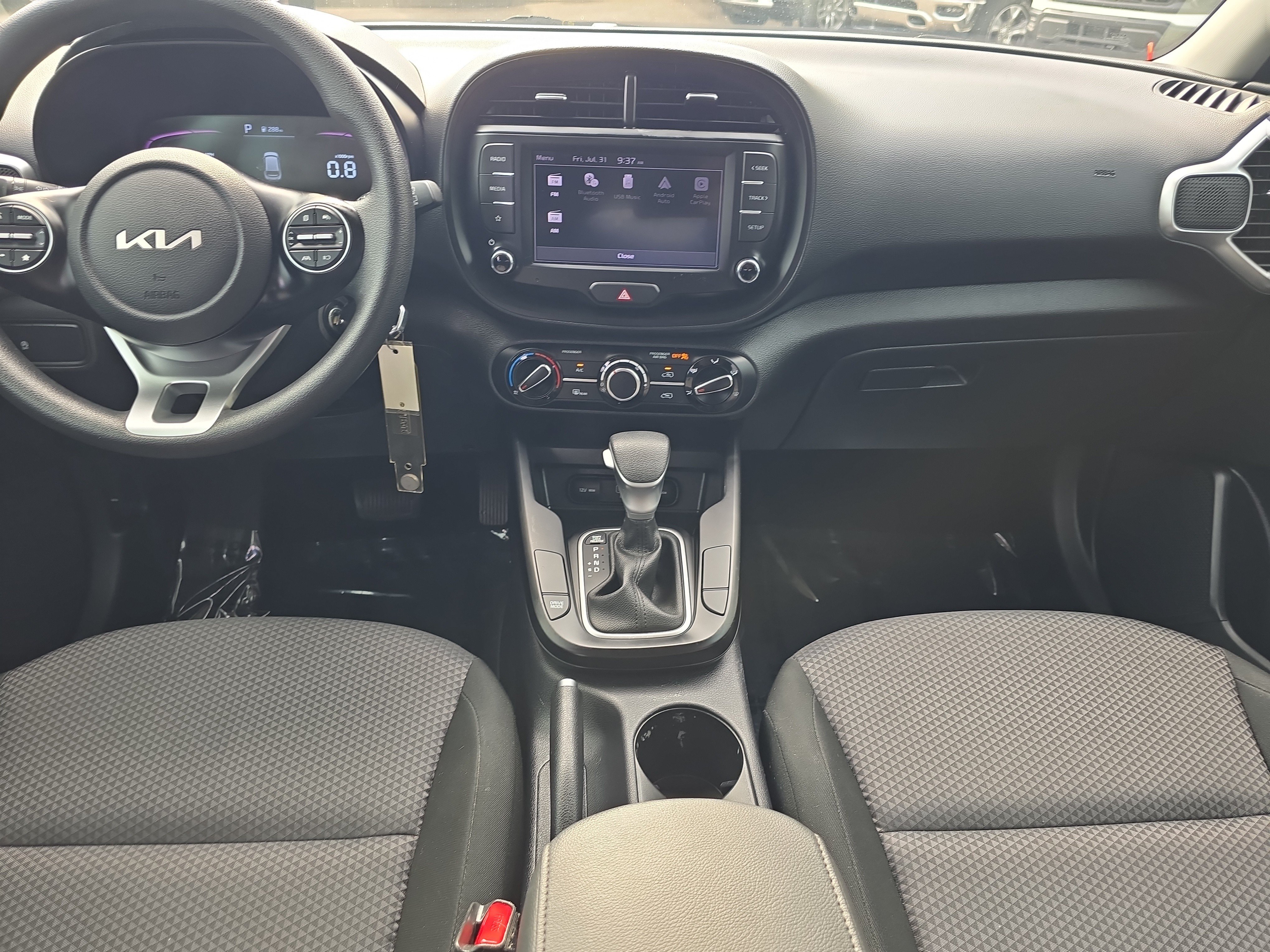 Used 2024 Snow White Pearl Kia LX image 14