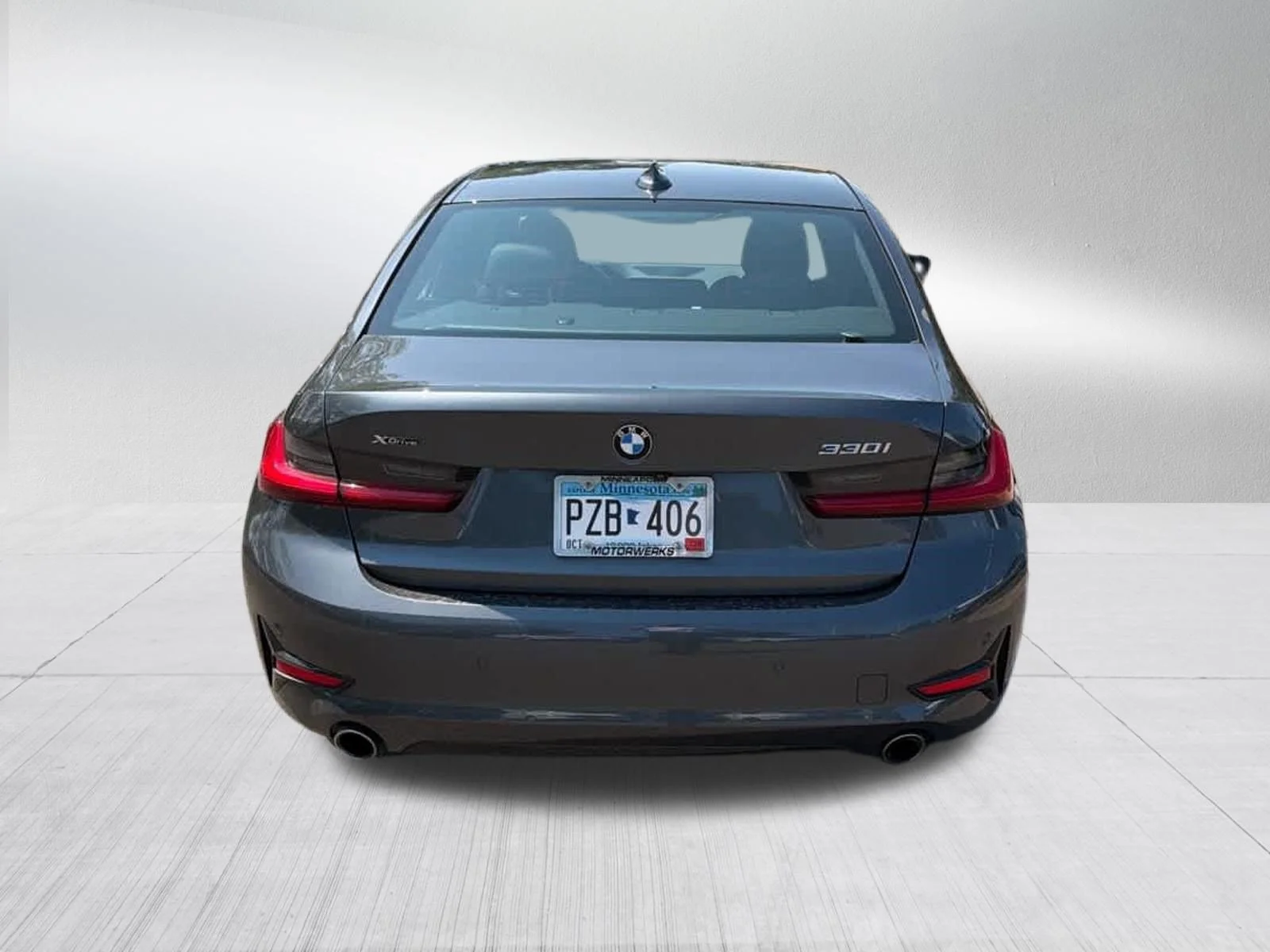 Used 2019 Mineral Gray Metallic BMW 330i xDrive image 5