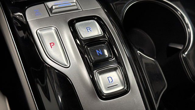 Used 2024 White Pearl Hyundai Limited image 19