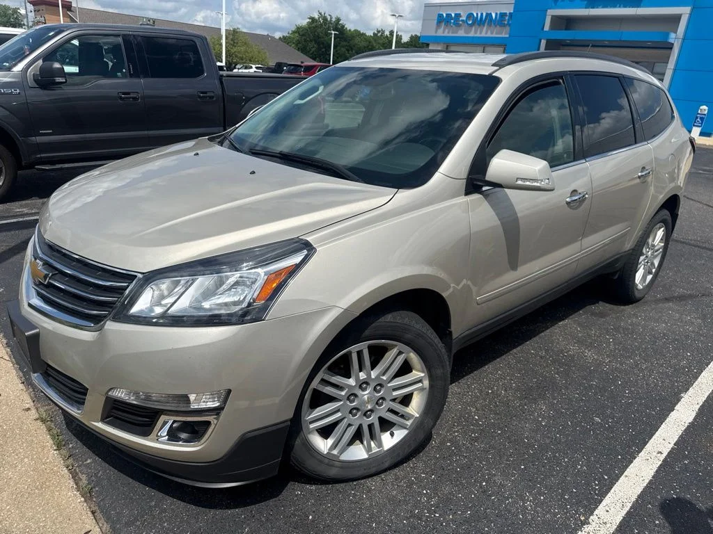Used 2015 Gold Chevrolet LT image 3