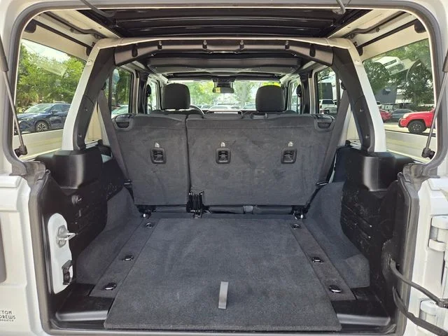 Used 2024 White Jeep Rubicon image 9