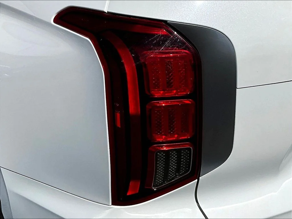 Certified Used 2022 White Hyundai SEL image 23