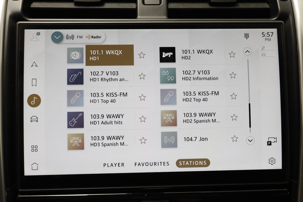 Used 2025 White Land Rover S image 9