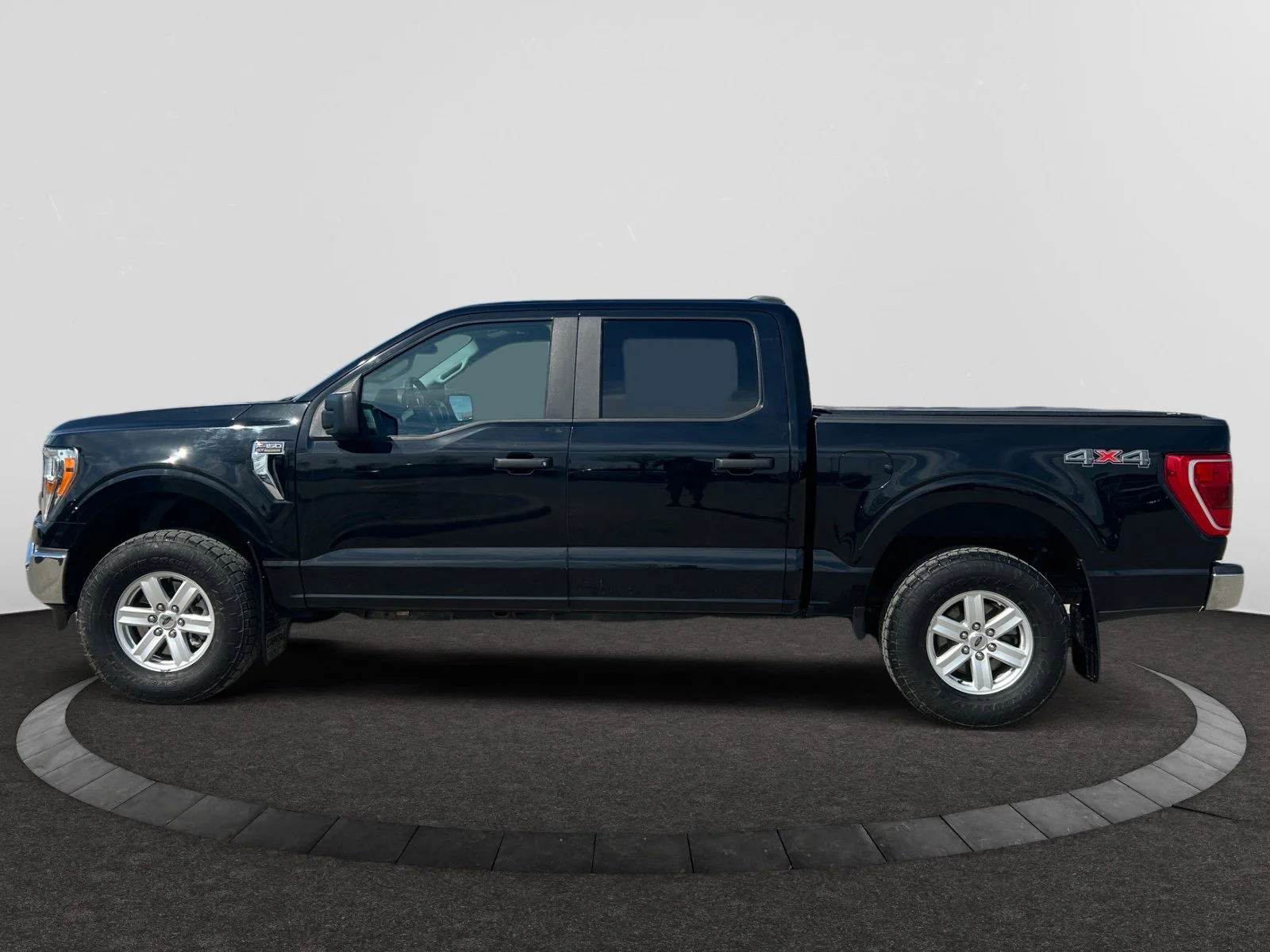 Used 2021 BLACK Ford XLT SuperCrew   EcoBoost™ image 2
