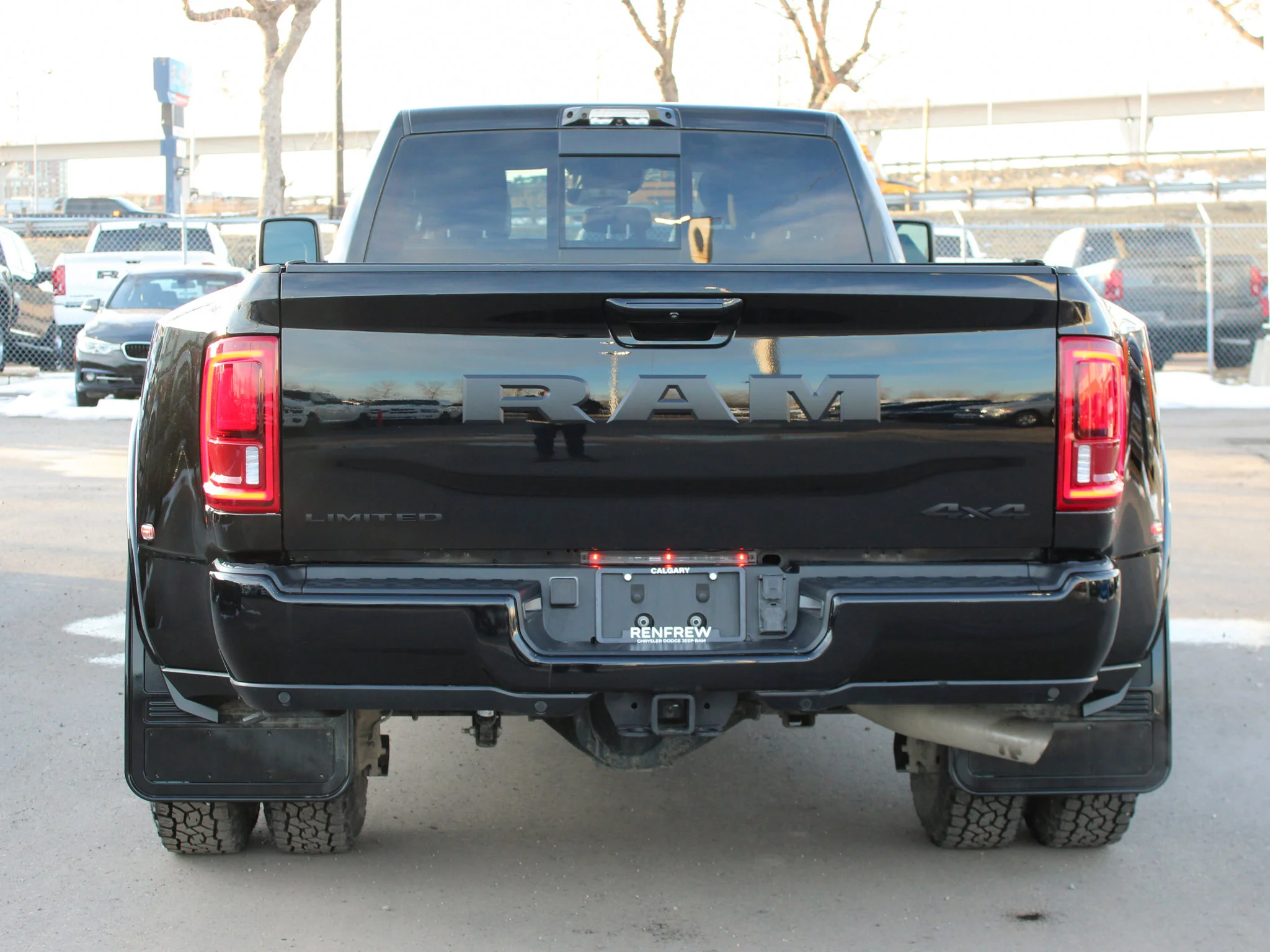 Certified Used 2025 Black RAM Limited * No Accidents | Cummins Diesel | Night Edition | 5th Wheel & Gooseneck | Apple CarPlay image 16