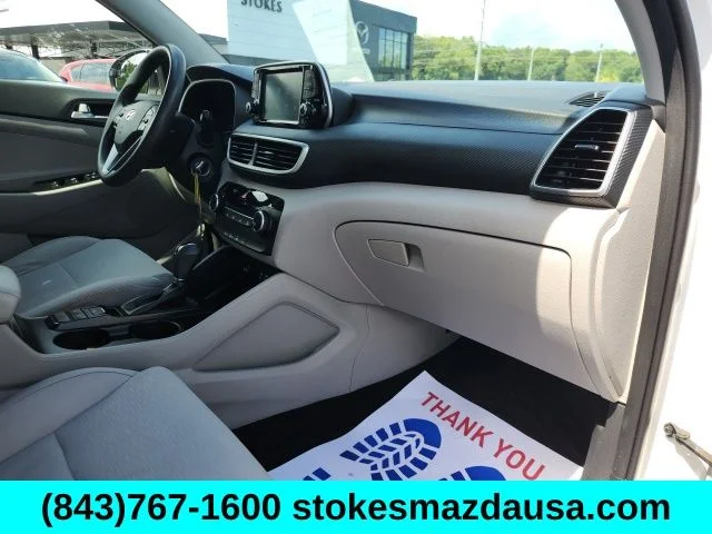 Used 2020 White Hyundai SE image 27