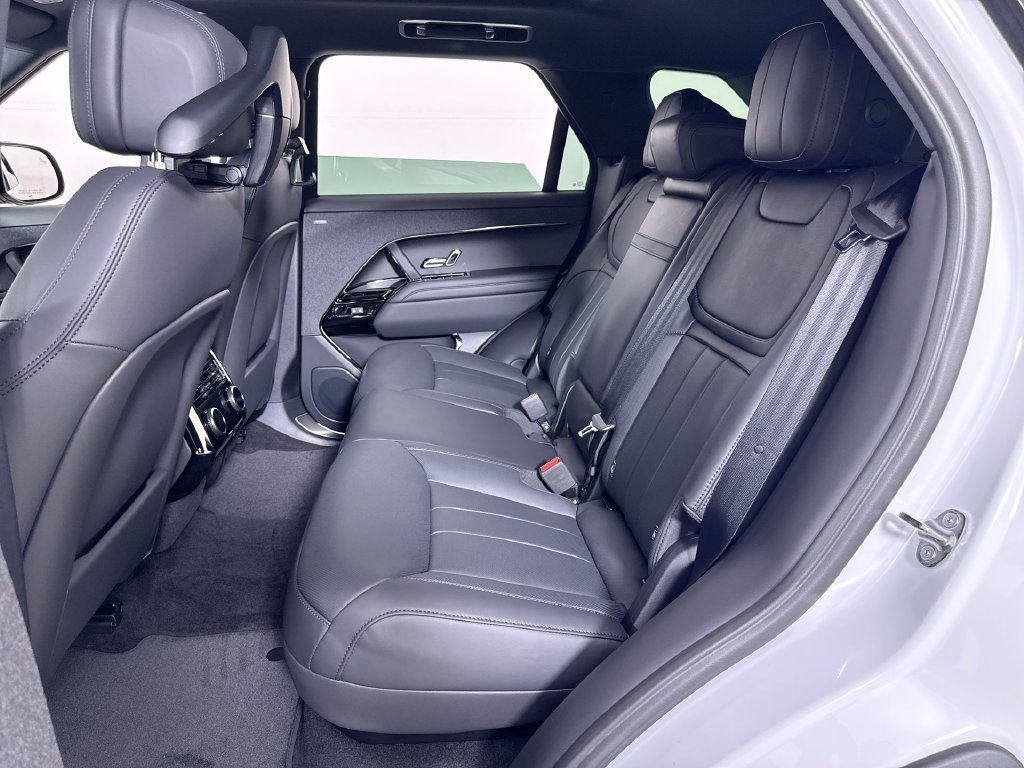 New 2026  Land Rover Dynamic SE image 20