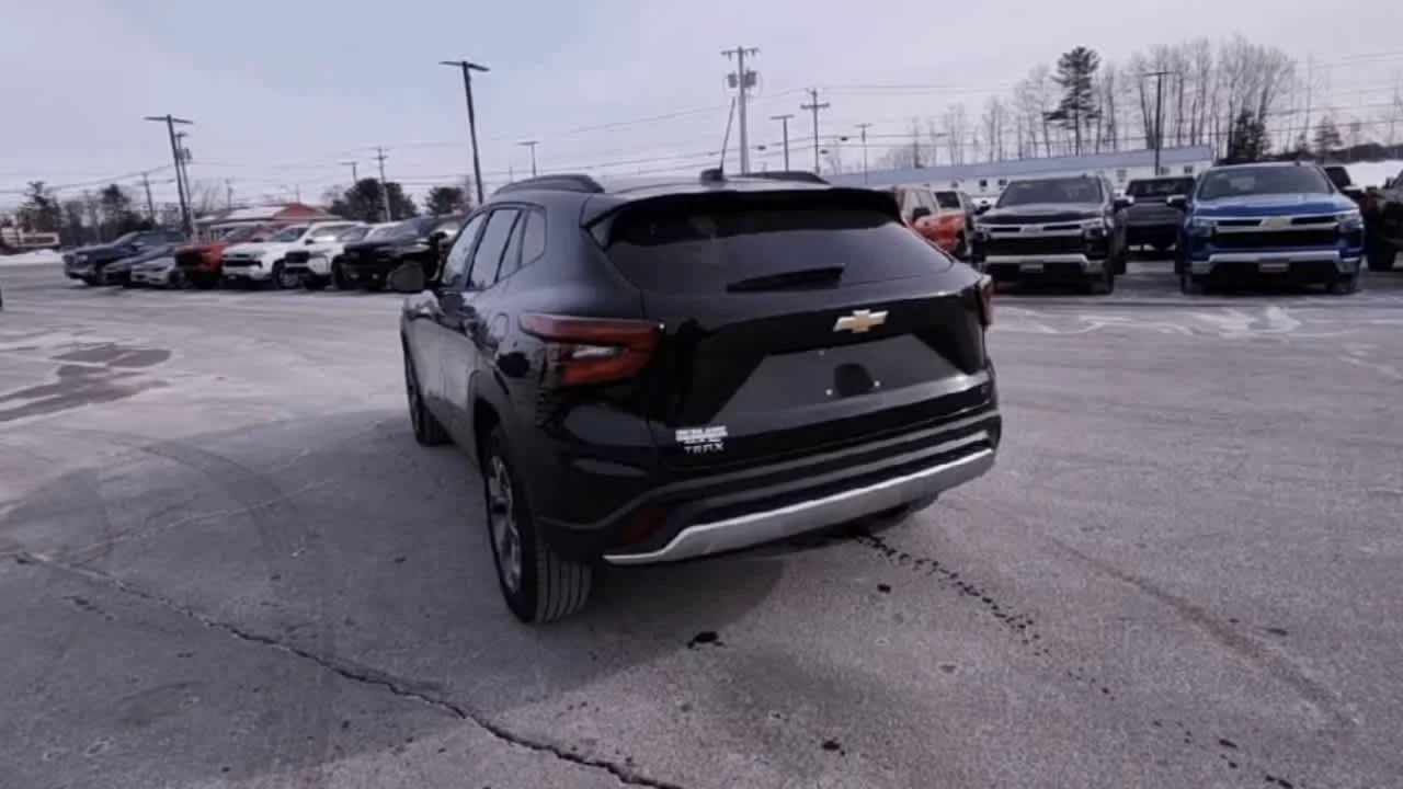 2025 Chevrolet Trax LT - Photo 6