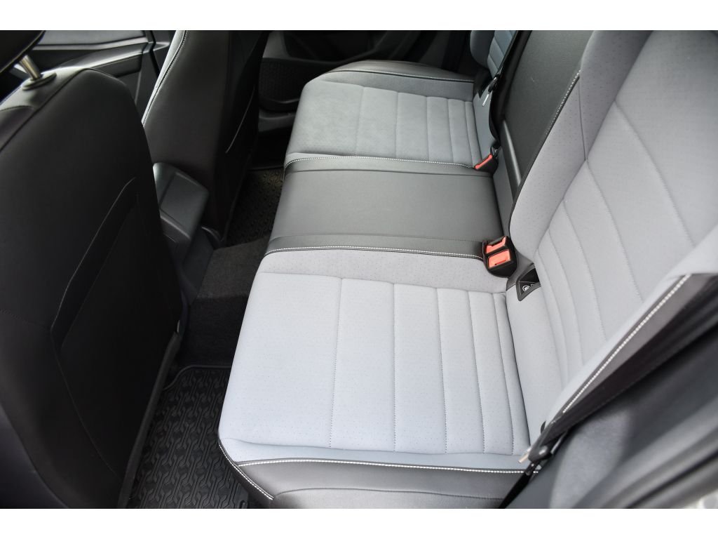 Used 2025 Pyrite Silver Metallic Volkswagen SE image 16