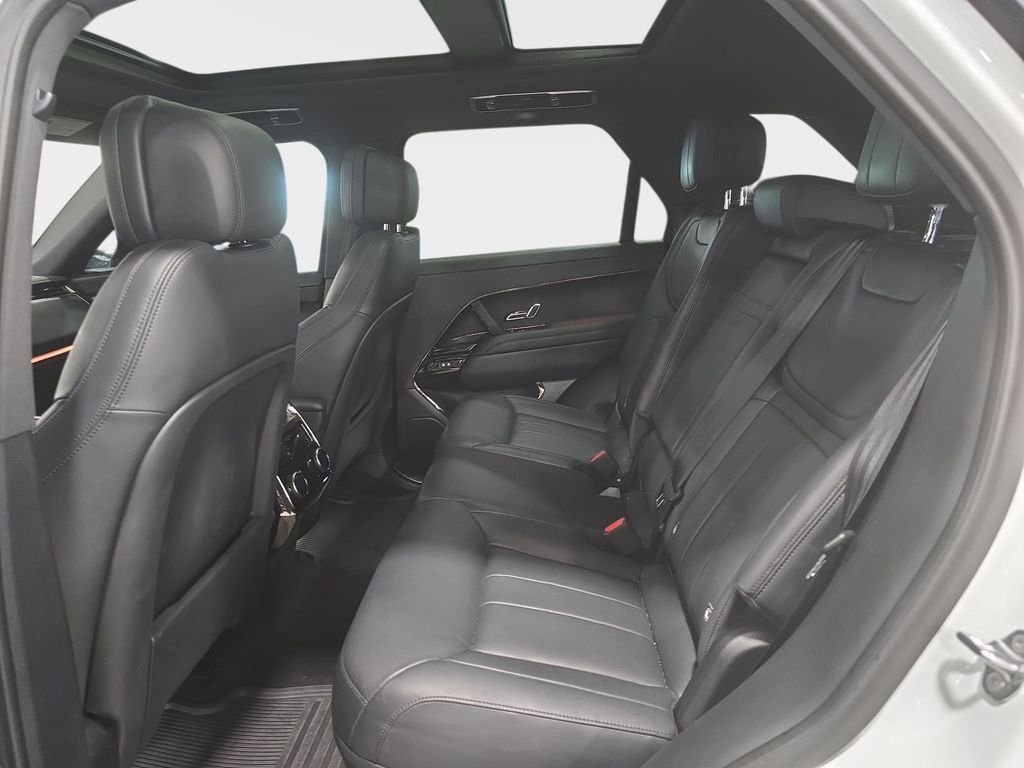 Used 2024 Fuji White Land Rover SE image 25