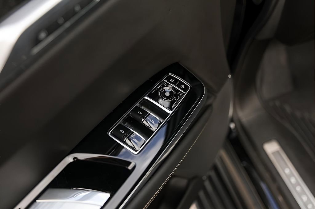 2025 Cadillac Escalade V-Series - Photo 22