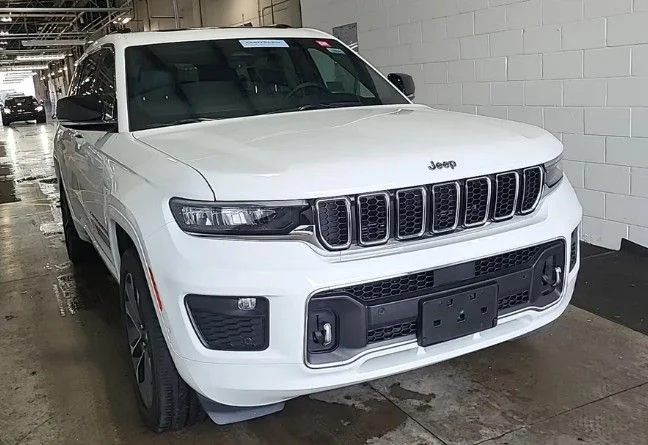 Used 2023 White Jeep Overland image 10