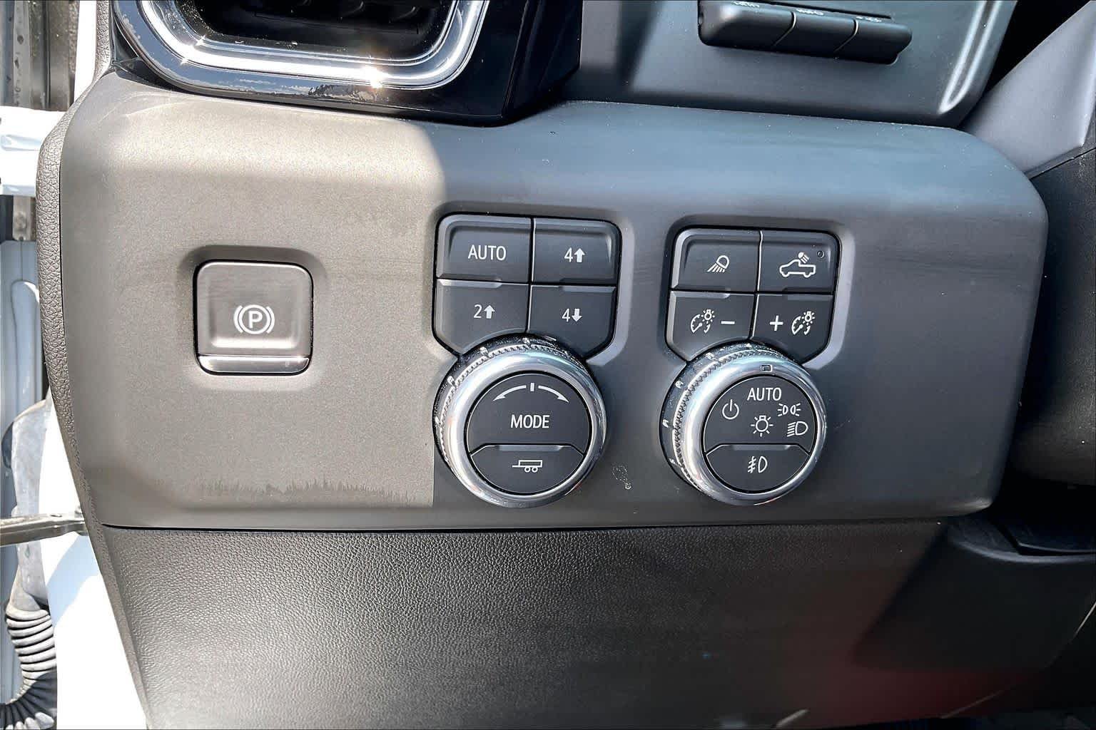 Used 2026 Glacier White Tricoat GMC Denali Ultimate image 15