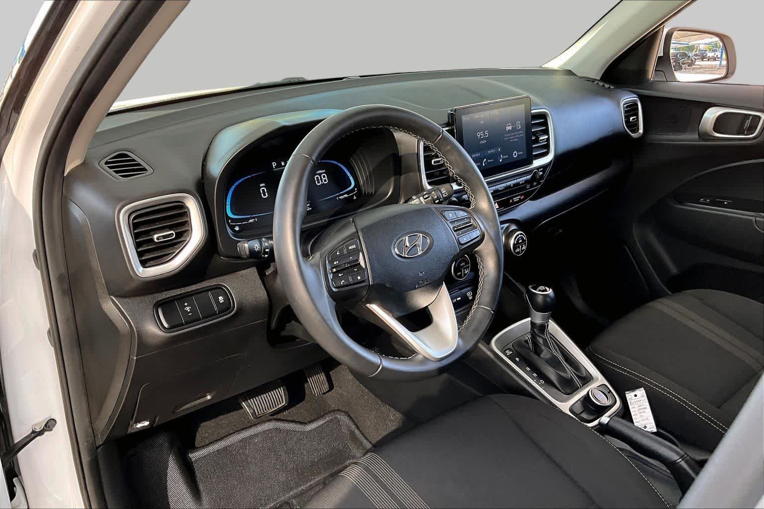 Used 2024 Lunar White Hyundai SEL image 17