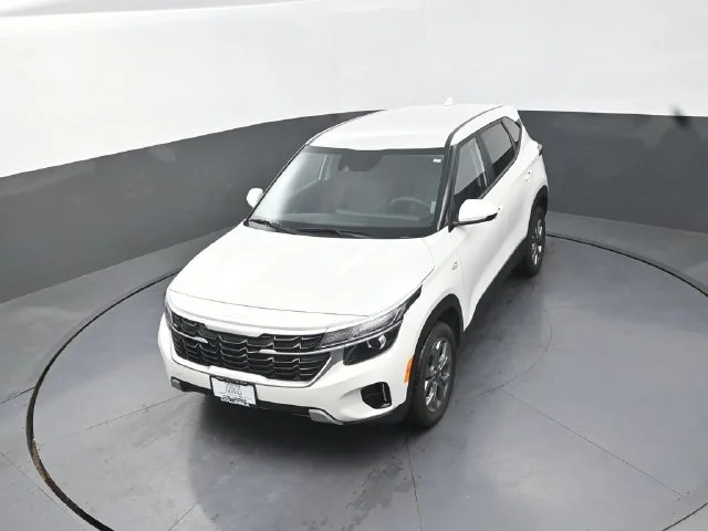 Used 2024 White Kia LX image 13