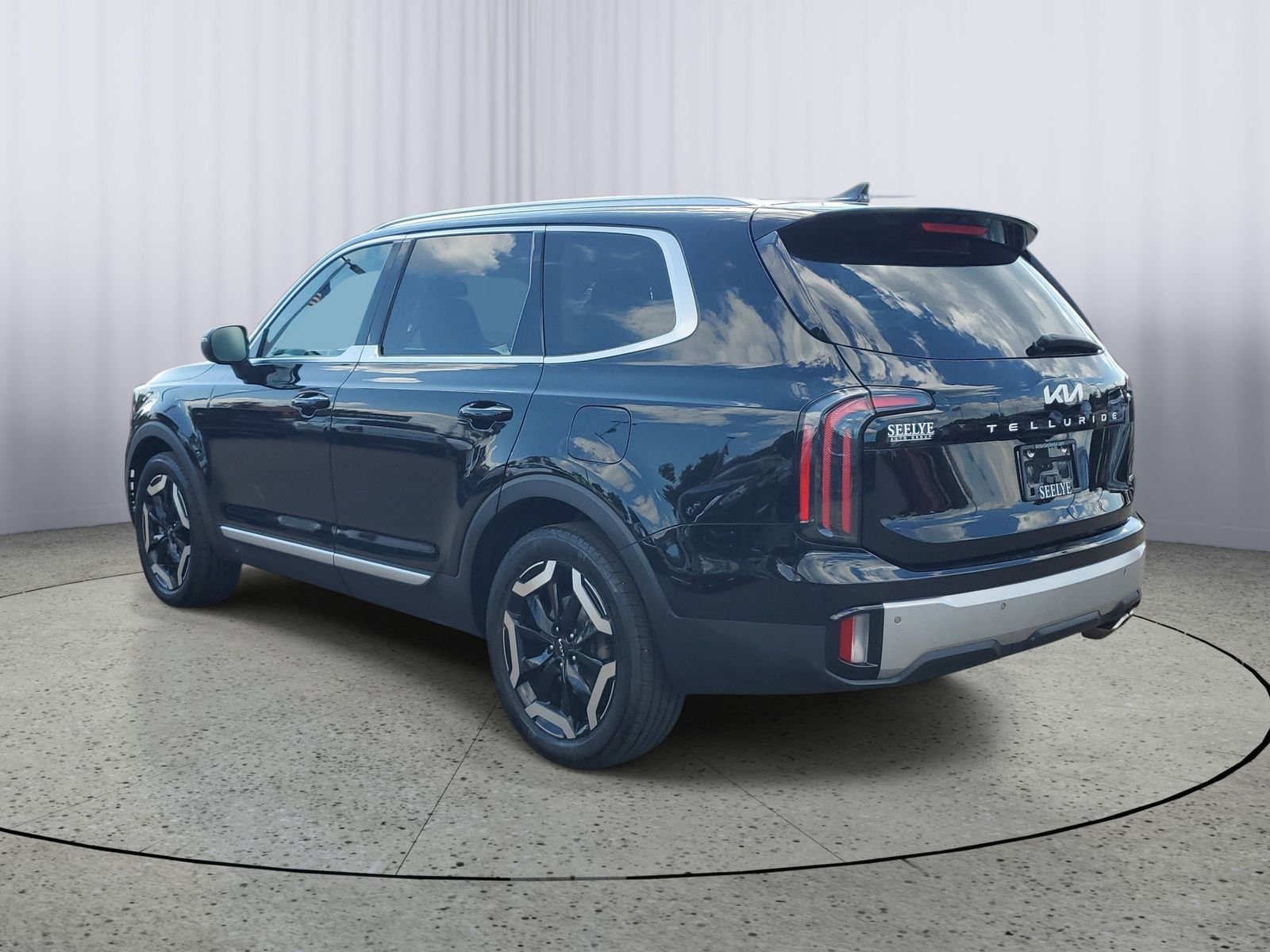 Used 2023 Black Kia EX image 3