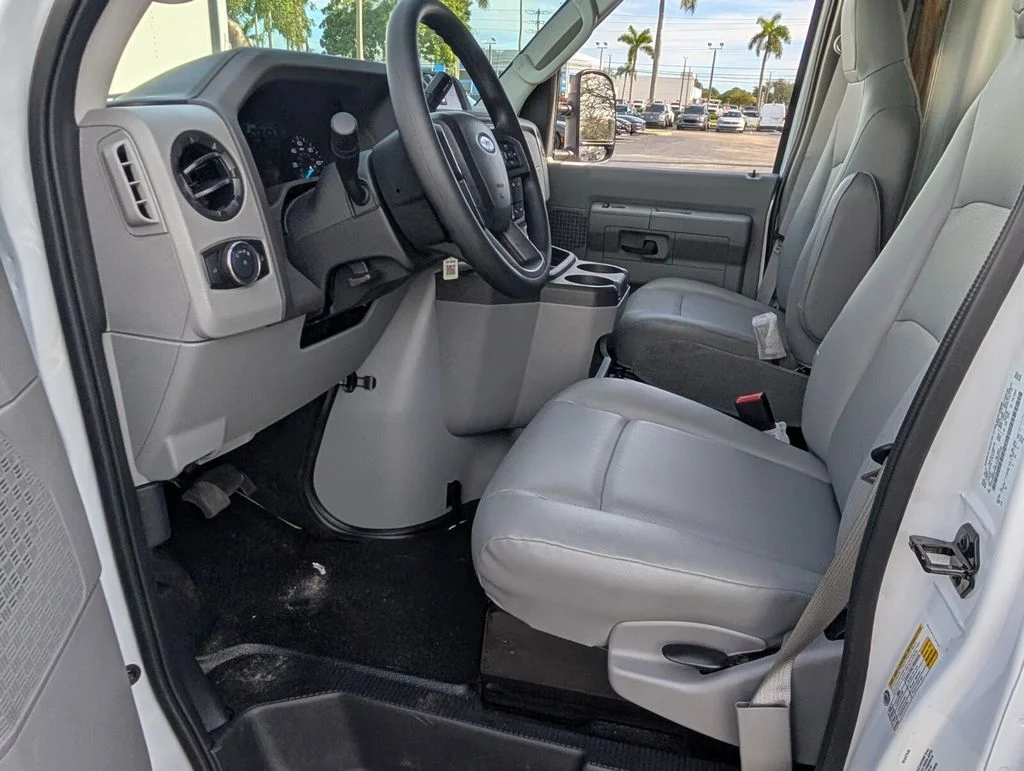 New 2026 Oxford White Ford E-350 SRW image 6