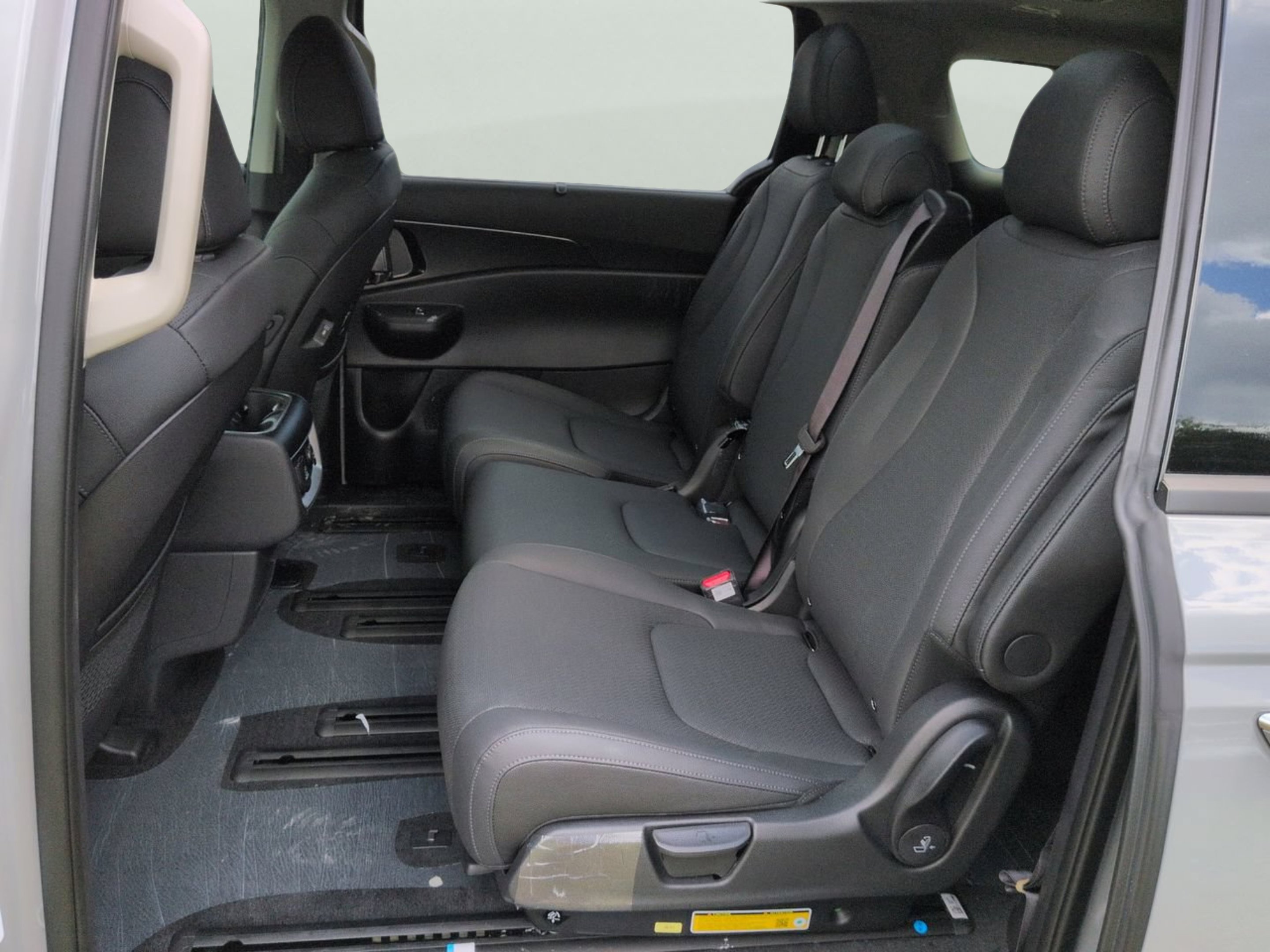 New 2026 Ceramic Silver Kia SX Prestige image 13