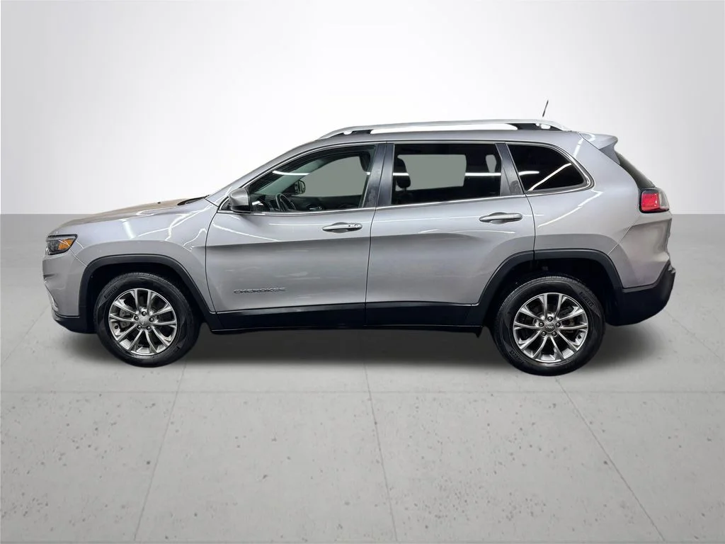 Used 2019 Silver Jeep Latitude Plus image 3