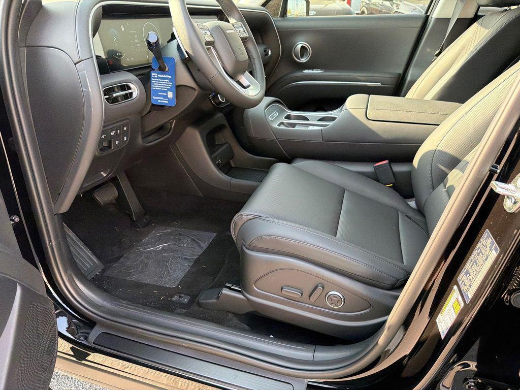 New 2026 Black Hyundai SEL Premium FWD image 9