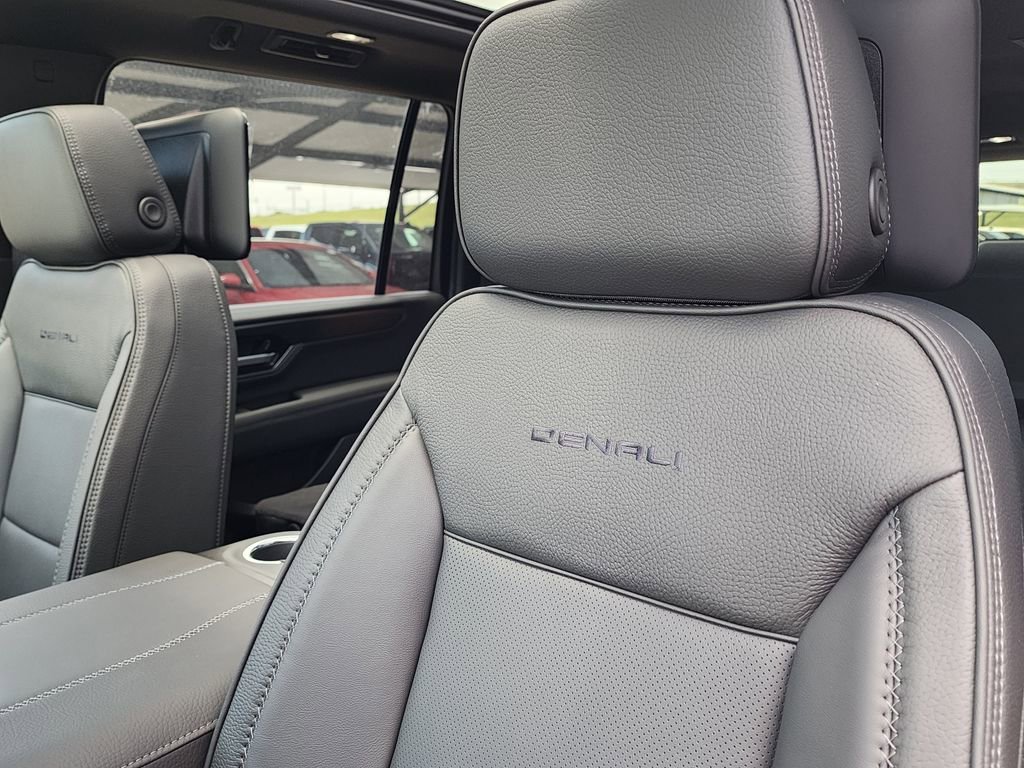 2026 GMC Yukon XL Denali - Photo 17