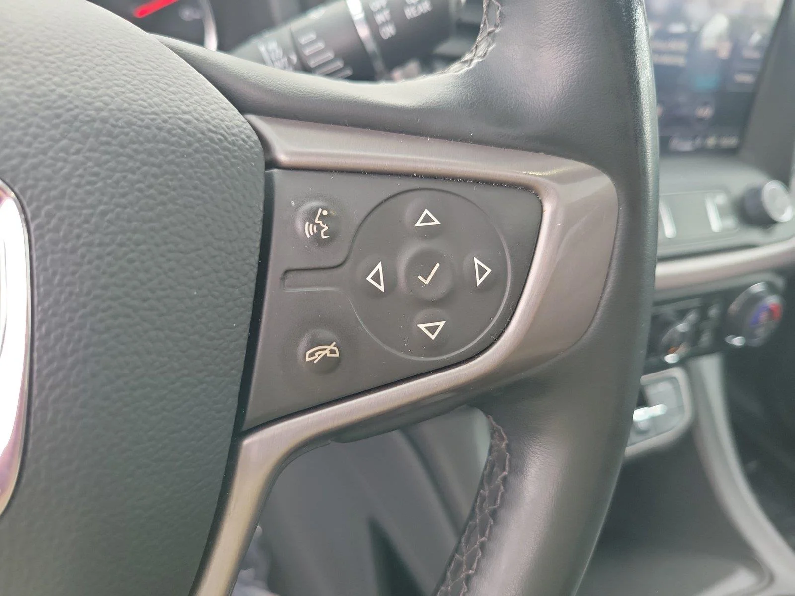 Used 2023 VOLCANIC RED TINTCOAT GMC AT4 image 23