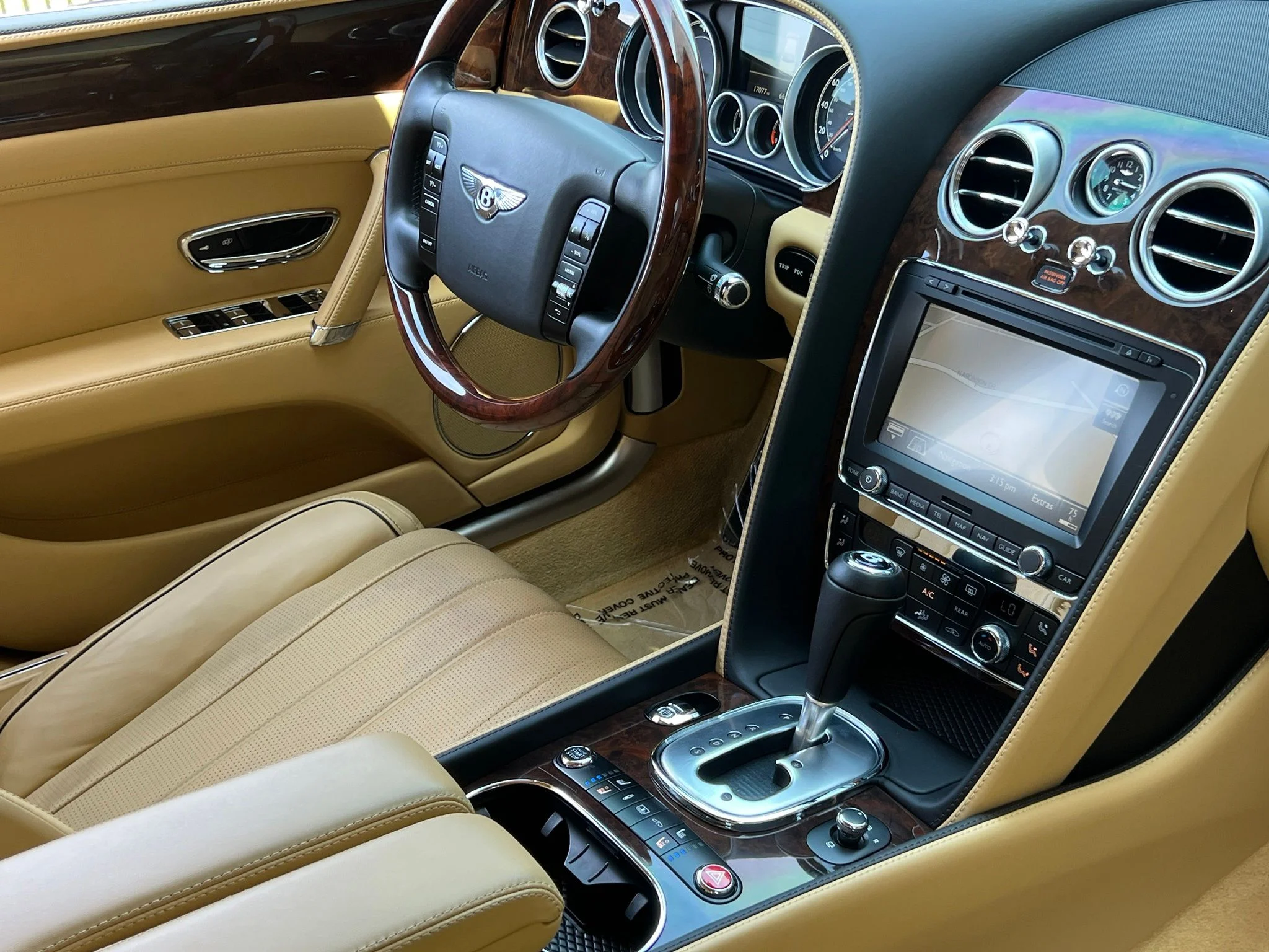 Used 2014 Black Bentley Base image 2