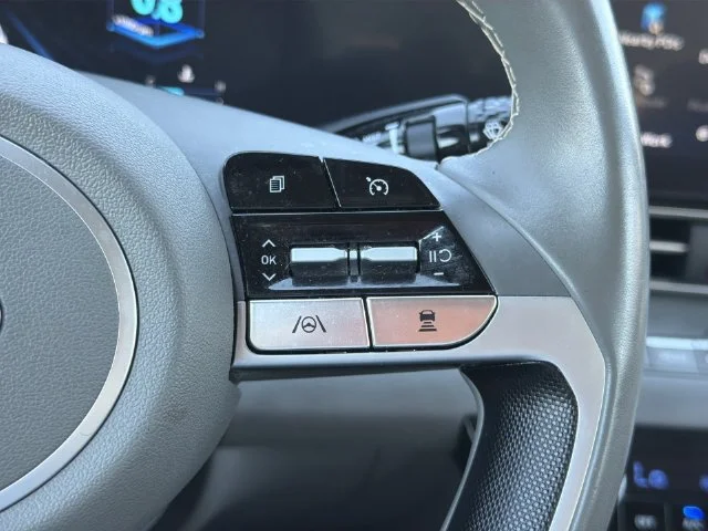 Used 2023 Silver Hyundai SEL image 28