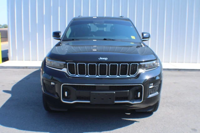Used 2022 Diamond Black Crystal Pearlcoat Jeep Overland image 18