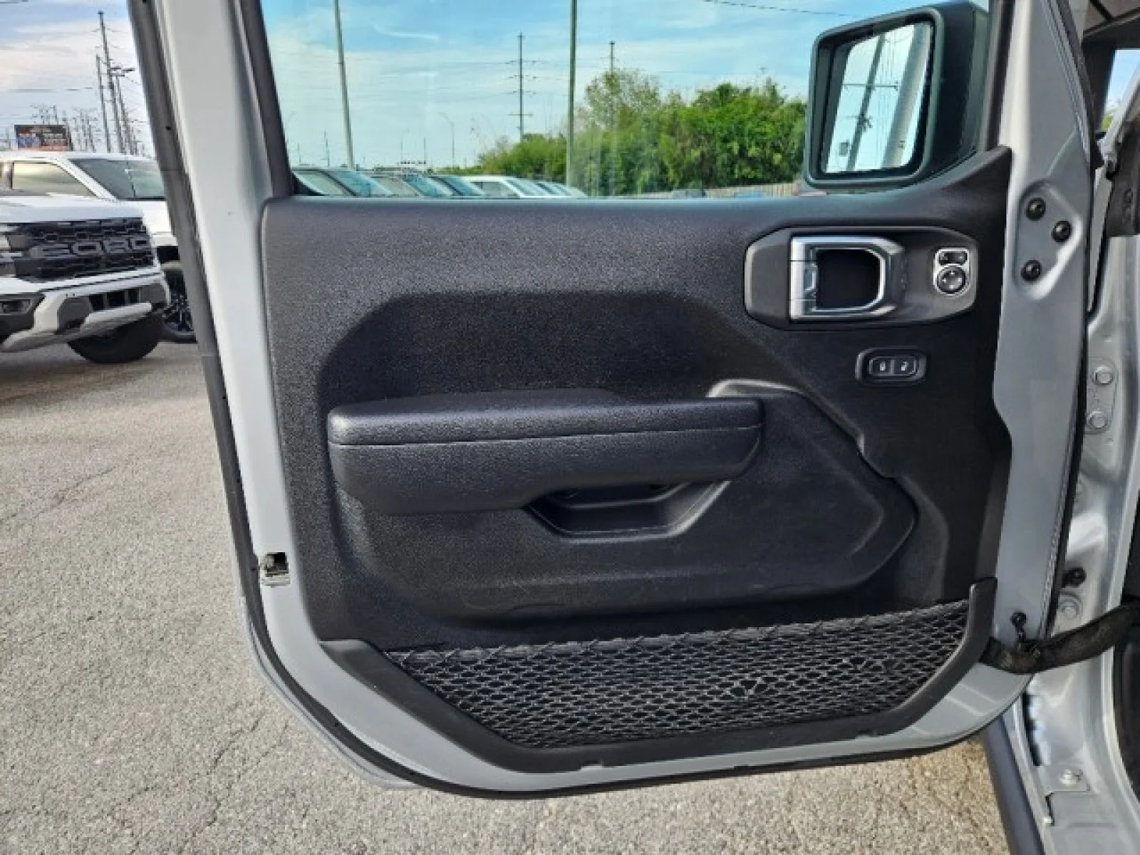 Used 2024 Silver Jeep Rubicon image 23