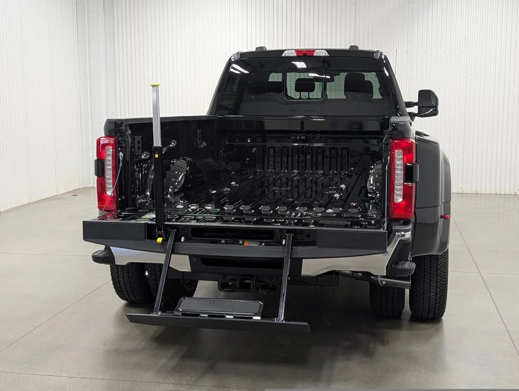 New 2026 Agate Black Metallic Ford F-350® Lariat® image 29