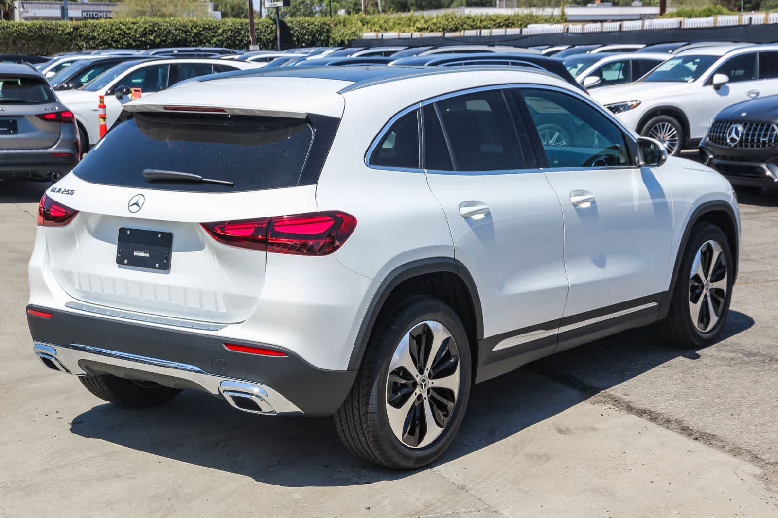 New 2026 Polar White Mercedes-Benz GLA 250 image 4
