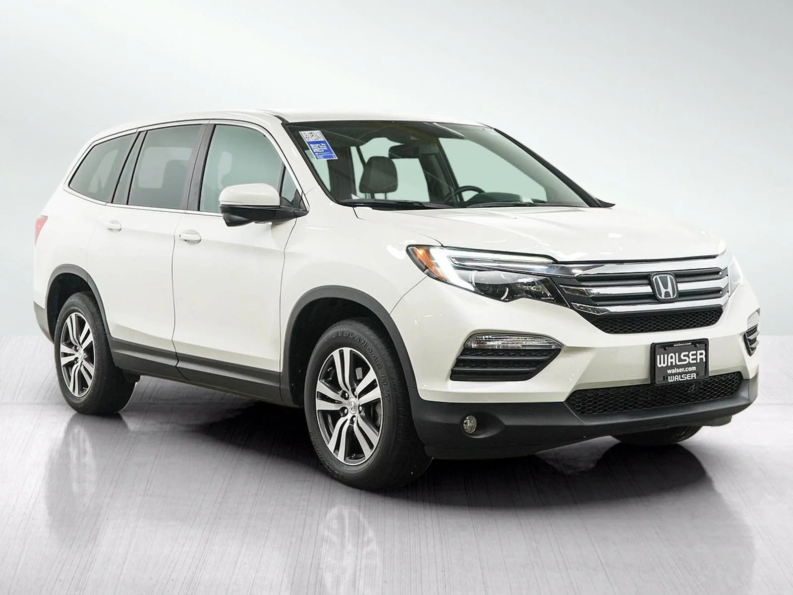 Used 2018 White Diamond Pearl Honda exl image 7