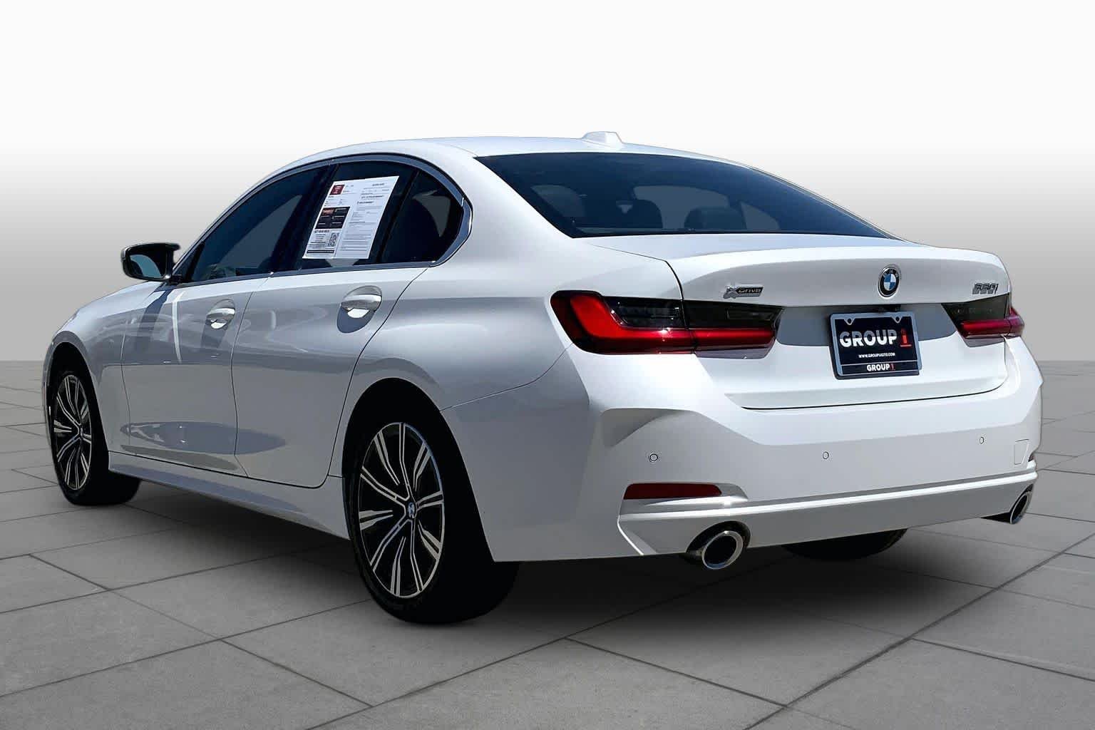 2025 BMW 3 Series 330i - Photo 12