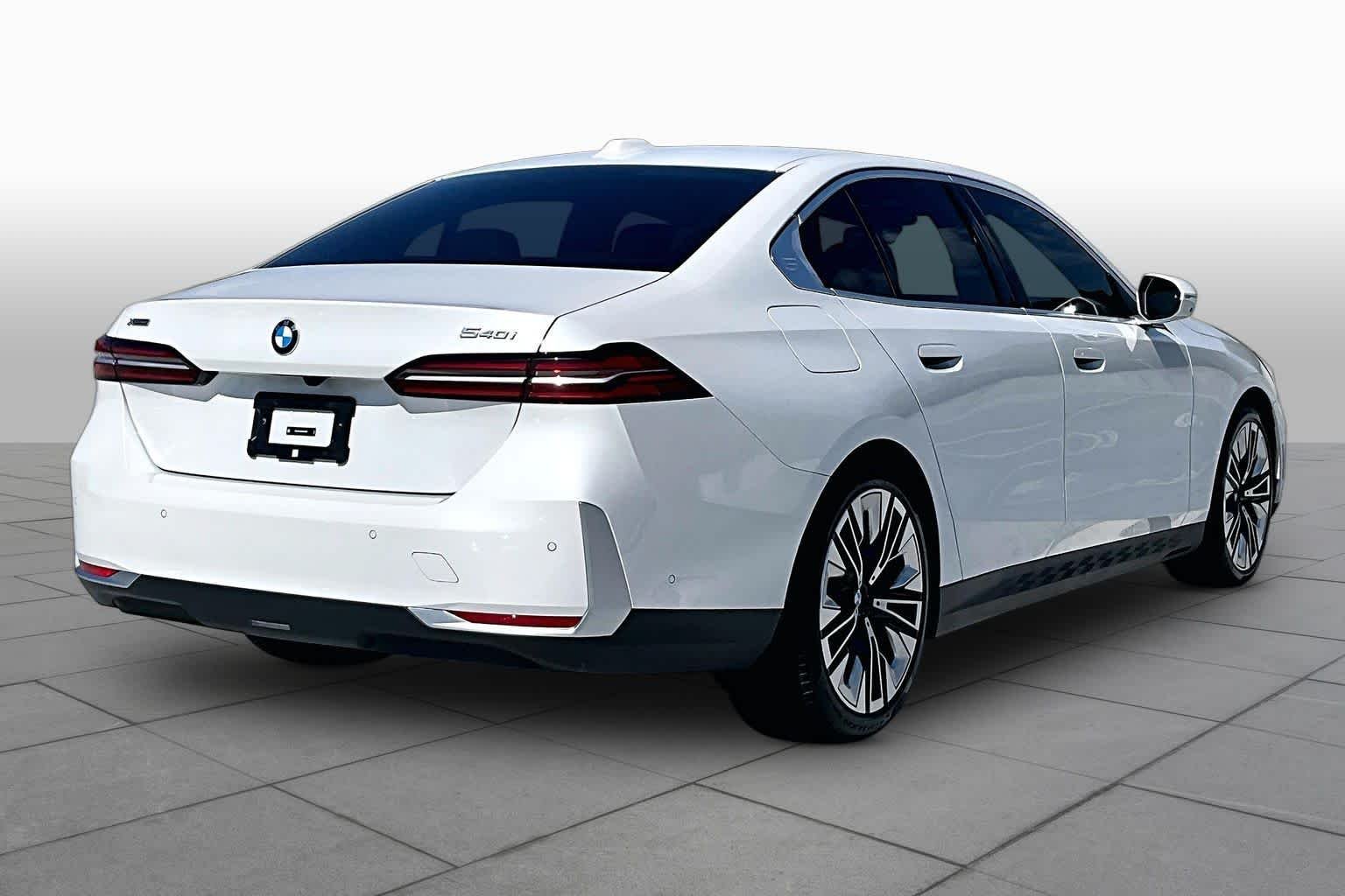 Used 2026 Alpine White BMW 540i xDrive image 12