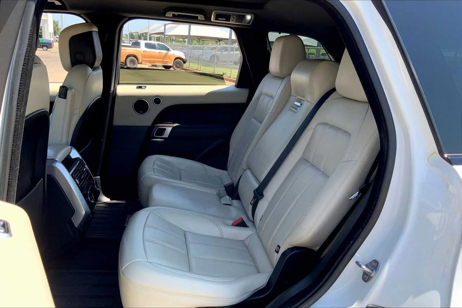 Used 2021 Fuji White Land Rover HSE Silver Edition image 40