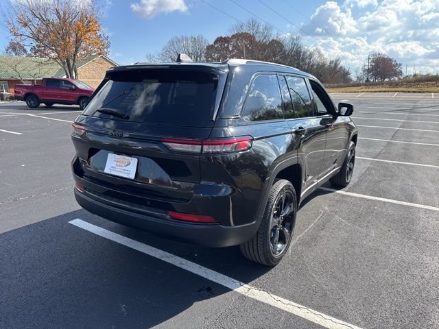 New 2025 Diamond Black Crystal Pearl-Coat Exterior Paint Jeep Altitude X image 7