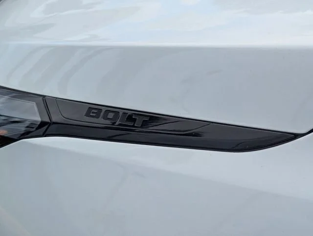 New 2027 Summit White Chevrolet LT image 4