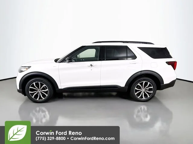 New 2026 Star White Metallic Tri-Coat Ford ST-Line image 4